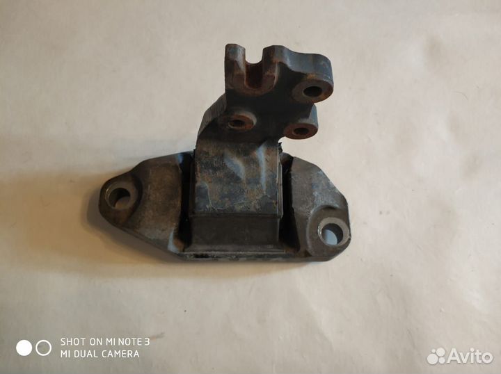 Опора двс правая Volvo Xc90 хс90 3.2 2007-2014