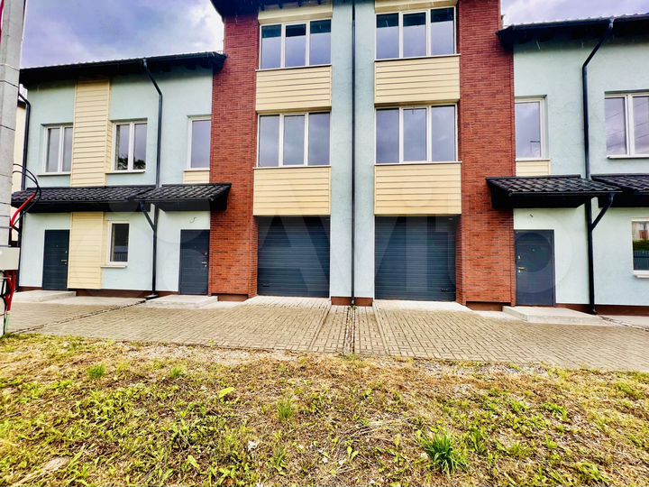 Таунхаус 228 м² на участке 2 сот.