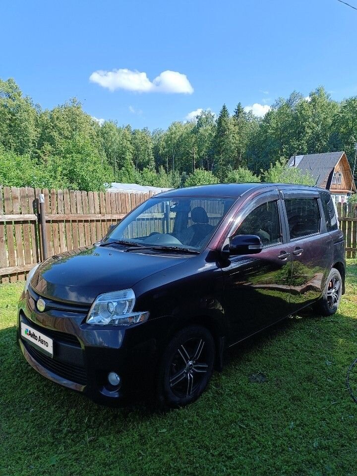 Toyota Sienta: фото владельца
