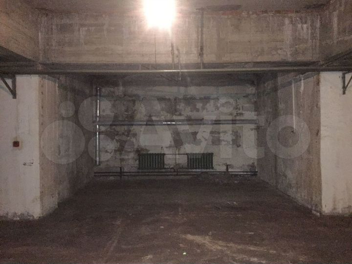 Машиноместо, > 30 м²