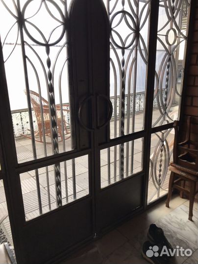 Дверь входная металлическая со стеклом