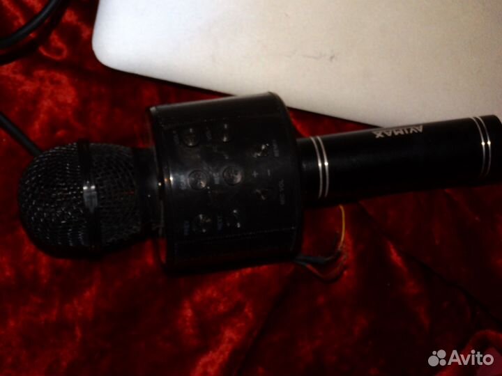 Беспроводной караоке микрофон с колонкой