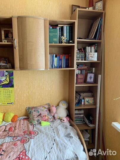 Детская мебель стенка(шкаф,полки,стеллаж, кровать)
