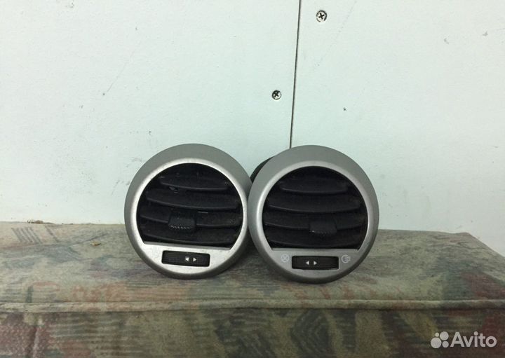 Дефлектор воздуховода на шевроле лачетти хэтчбек. Lacetti 2008 дефлектор воздуховода. Сопло воздуховода шевроле круз. Дефлектор воздуховода шевроле лачетти. Сопло лачетти.