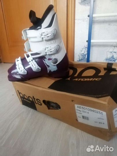 Горнолыжные ботинки atomic