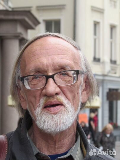 Бриедис Л. Девять полнолуний. Стихотворения