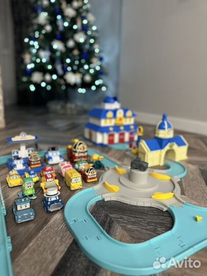 Робокар поли база набор штаб и 16 машинок