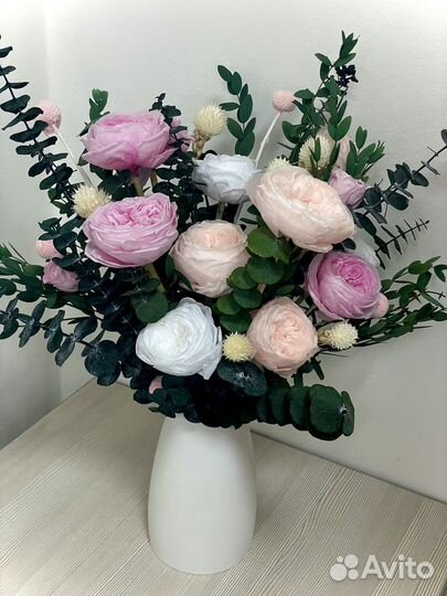 Букет в вазе из пионовидных роз