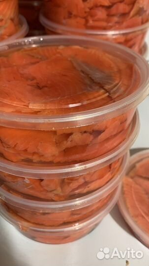 Ломтики нерки в масле