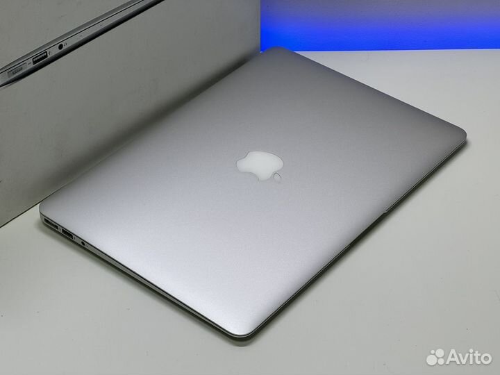 MacBook Air 13 2017 i5/8/128 полный комплект