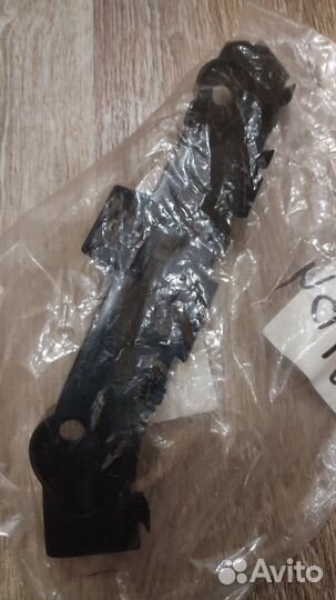 Mazda 5 CW Кронштейн переднего бампера