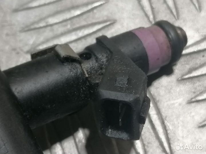 Форсунка двигателя Renault Scenic 2003 2009