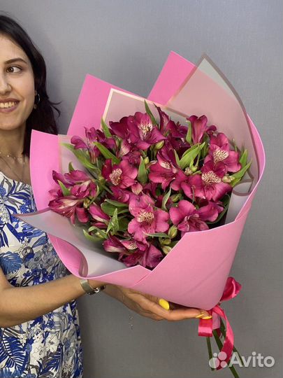Букет из альстромерии в мягкой упаковке -фоамиран