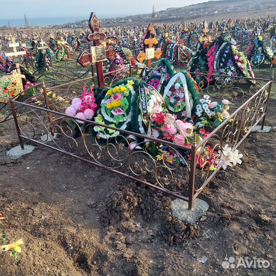 Оградки, бетонирование площадки на кладбище