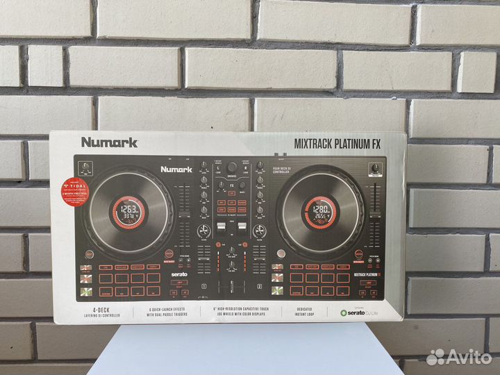 Numark Mixtrack Platinum FX