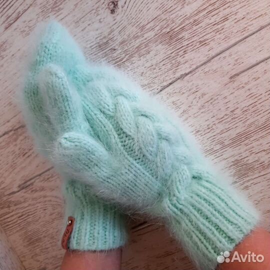 Варежки пуховые женские ручной вязки