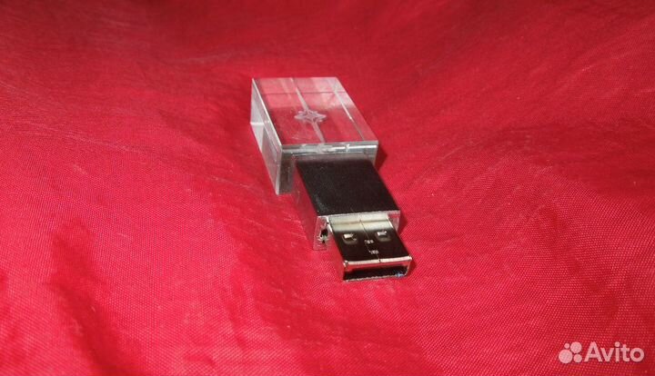 Флэшка 15 гб aurus с презентации автомобиля