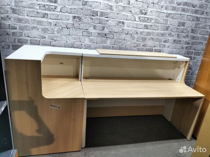 Стойка ресепшен