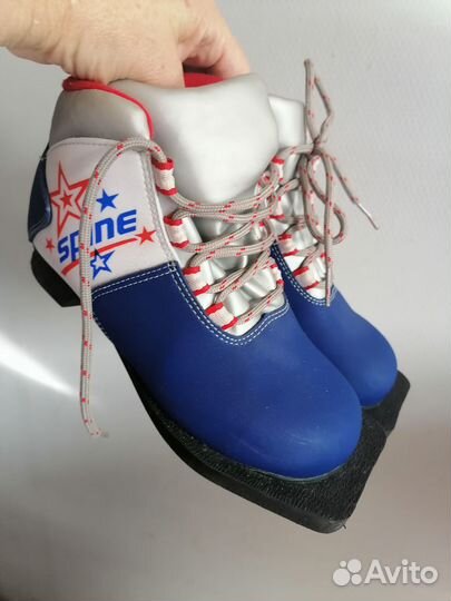 Продам детские лыжные ботинки размер 32