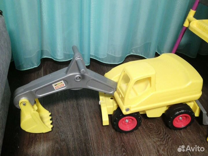 Машина-каталка-экскаватор большая