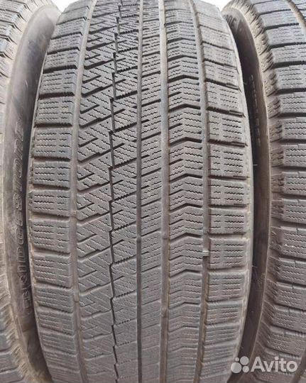 Bridgestone Blizzak VRX2 235/45 R18 94Q