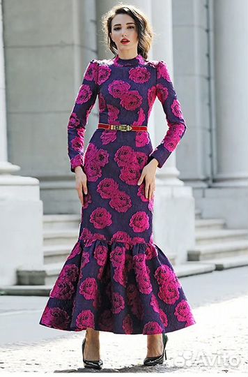 Платье с объёмными розами и пышной юбкой годе