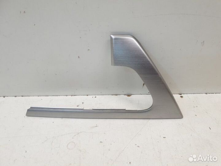 Накладка обшивки двери передняя правая Toyota Land