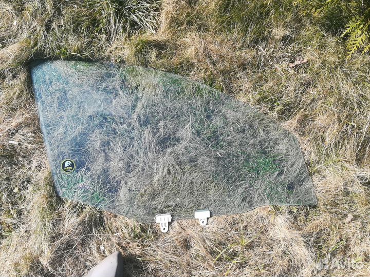 Стекло Nissan almera