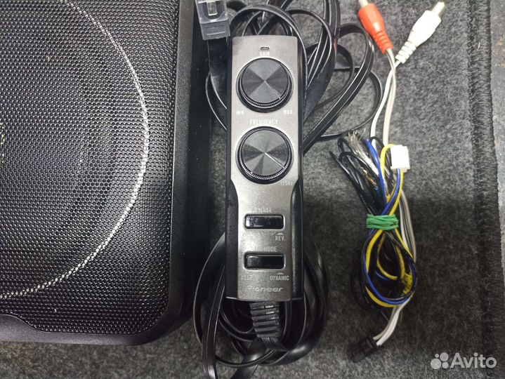 Активный сабвуфер под сиденье