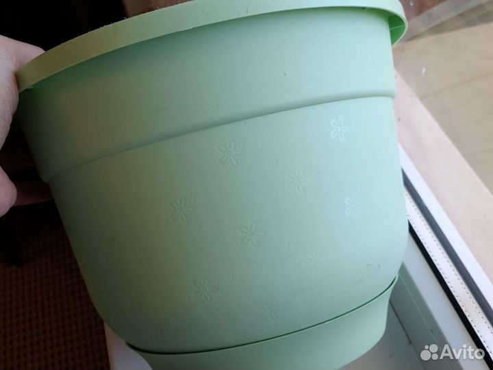 Большой цветочный горшок