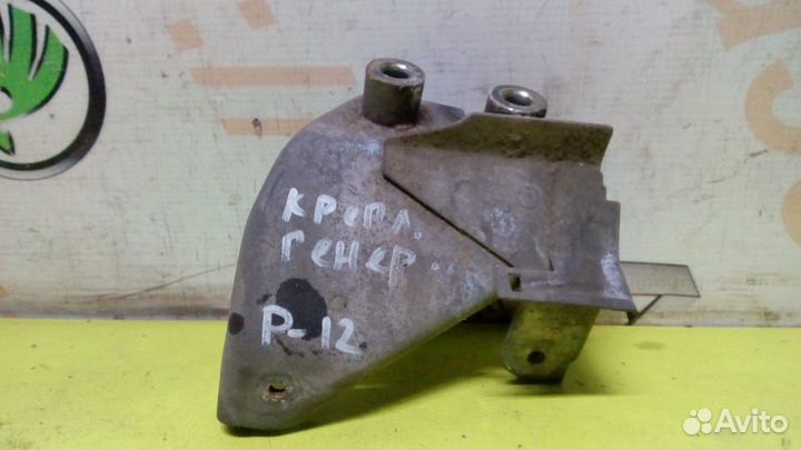 Крепление генератора б.у Nissan Primera Bluebird L