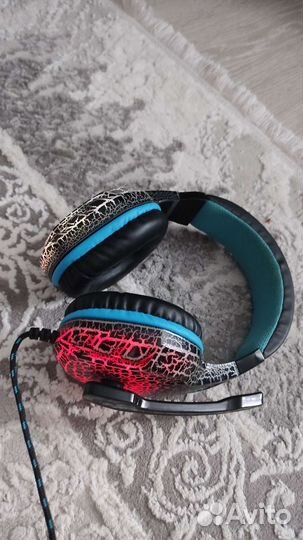 Игровая клавиатура и наушники