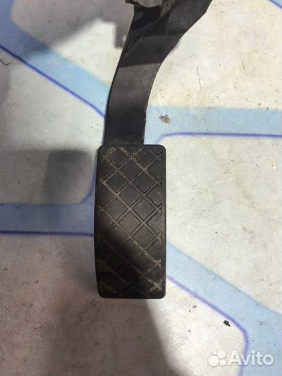 Педаль газа электронная 8D1723523N