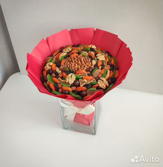 Подарочные наборы из орехов и сухофруктов/ Букеты