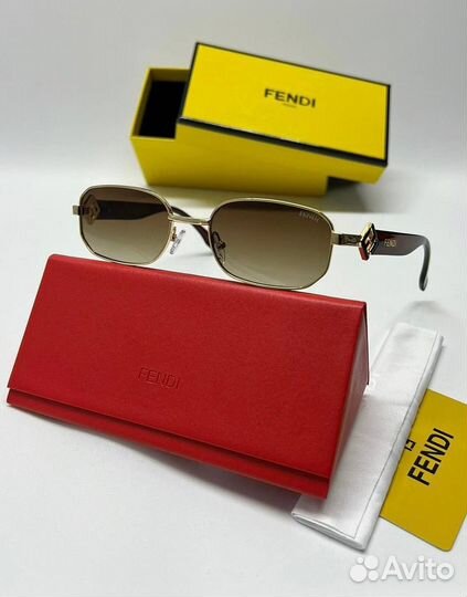 Солнцезащитные очки Fendi