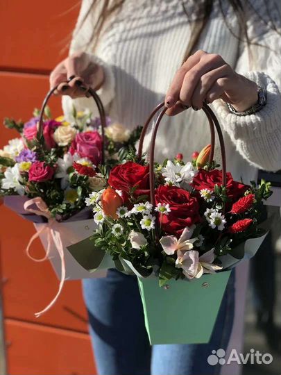 Композиции из живых цветов