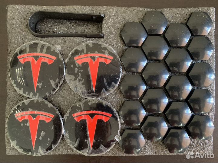 Колпачки и заглушки для колес Tesla