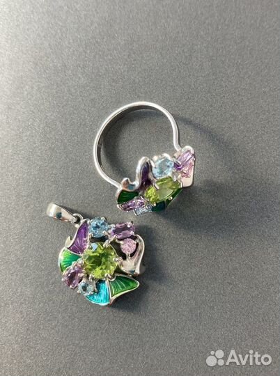 Серебряное кольцо и подвеска