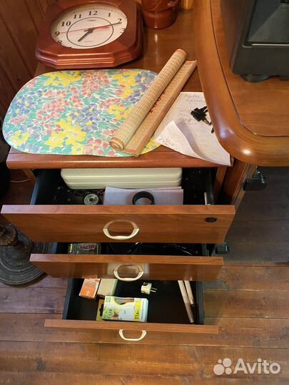 Компьютерный стол и тумбочка