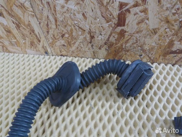 Проводка двери передней левой Renault Megane III 2009-2016 (241253545R)