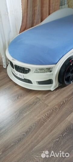 Продам детскую кровать машину