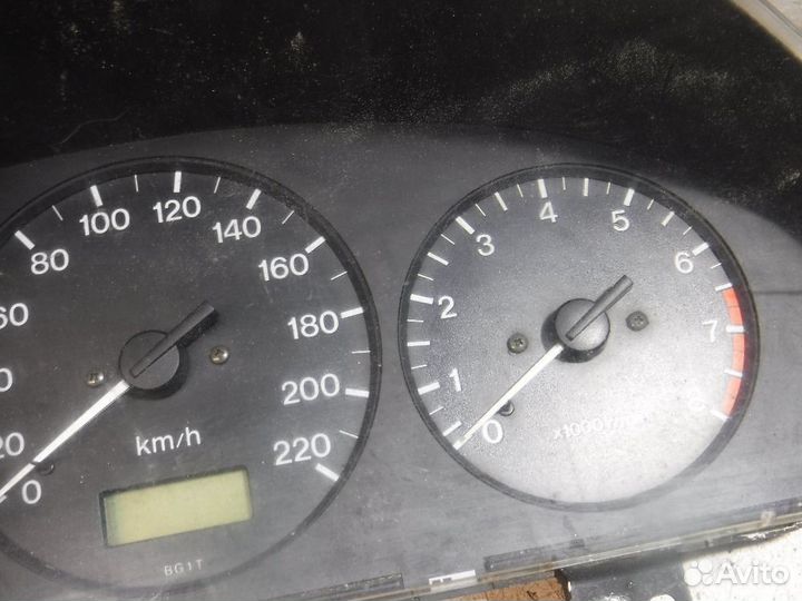 Панель приборов Mazda 323 BA