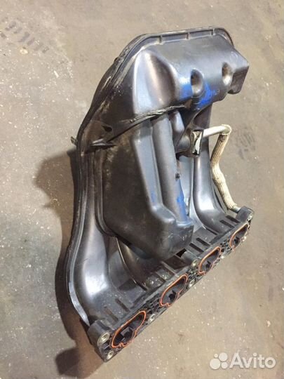 Впускной коллектор Peugeot 407