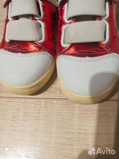 Кроссовки для девочки 25.27 размеров. Бу
