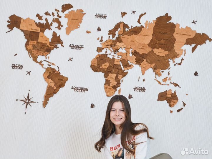 Деревянная карта мира