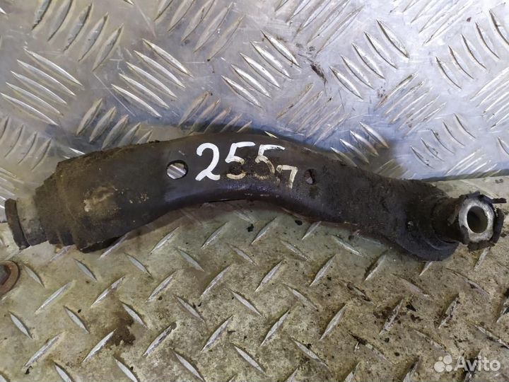 Кронштейн передней балки правый Renault Clio 2005