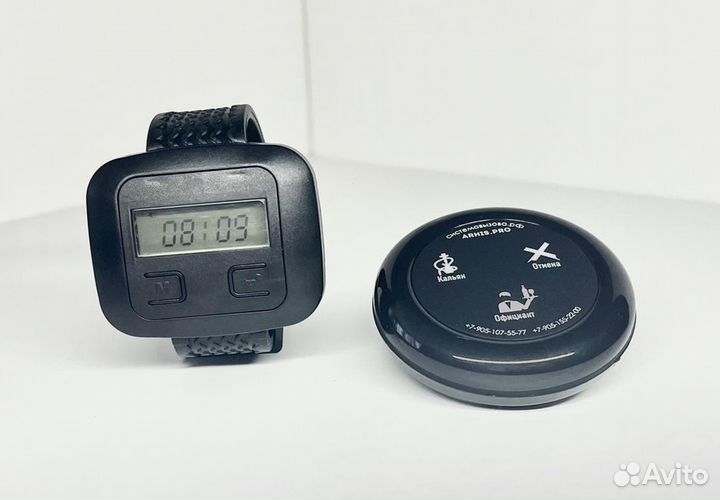 Часы и кнопки вызова официанта в ассортименте