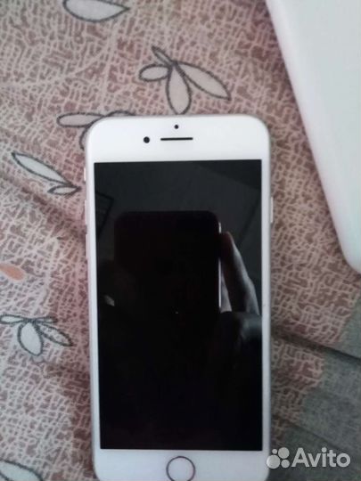 Телефон iPhone 8