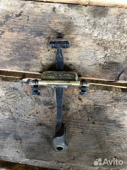 Ограничитель двери передний левый Hyundai Getz