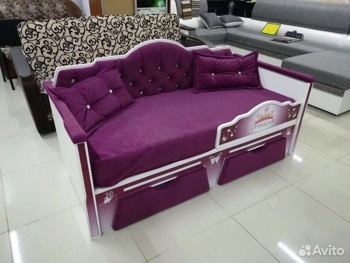 Кровать детская с мягкой спинкой